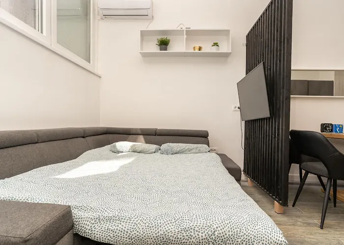 Apartment Ena - Located In Quiet Area 500M Of The Sea
