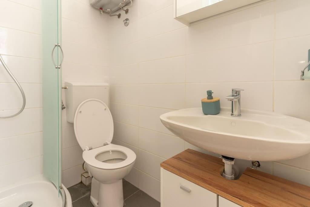 Ena - Located In Quiet Area 500m Of The Sea Apartmán Pula