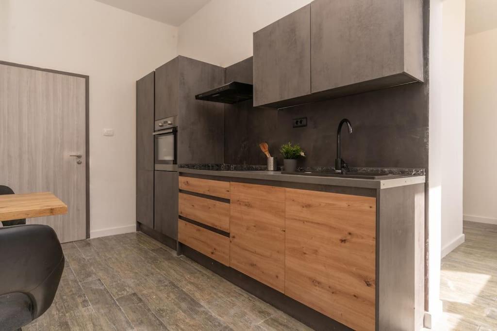Ena - Located In Quiet Area 500m Of The Sea Apartmán